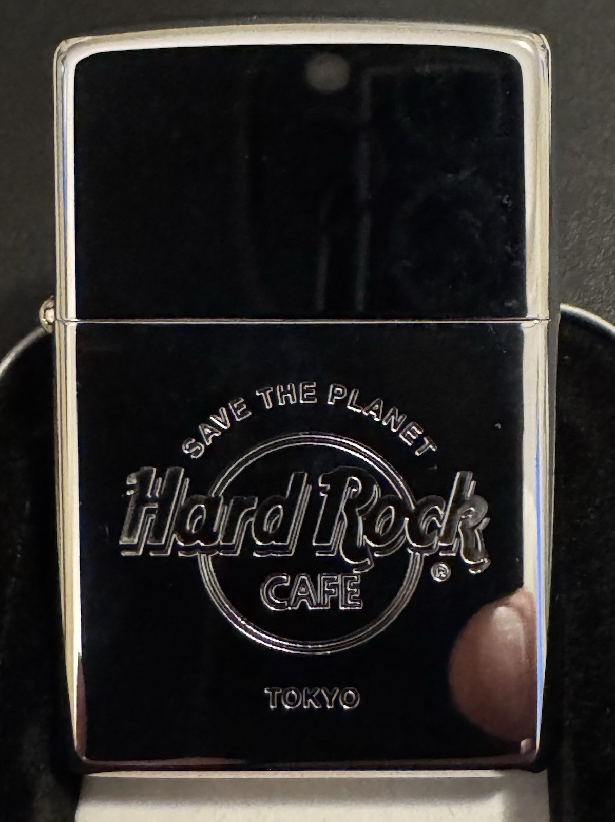 Zippo Hard Rock Cafe Tokyo Lighter 2000 XVI Unfired w/ Tin Case Collectible
