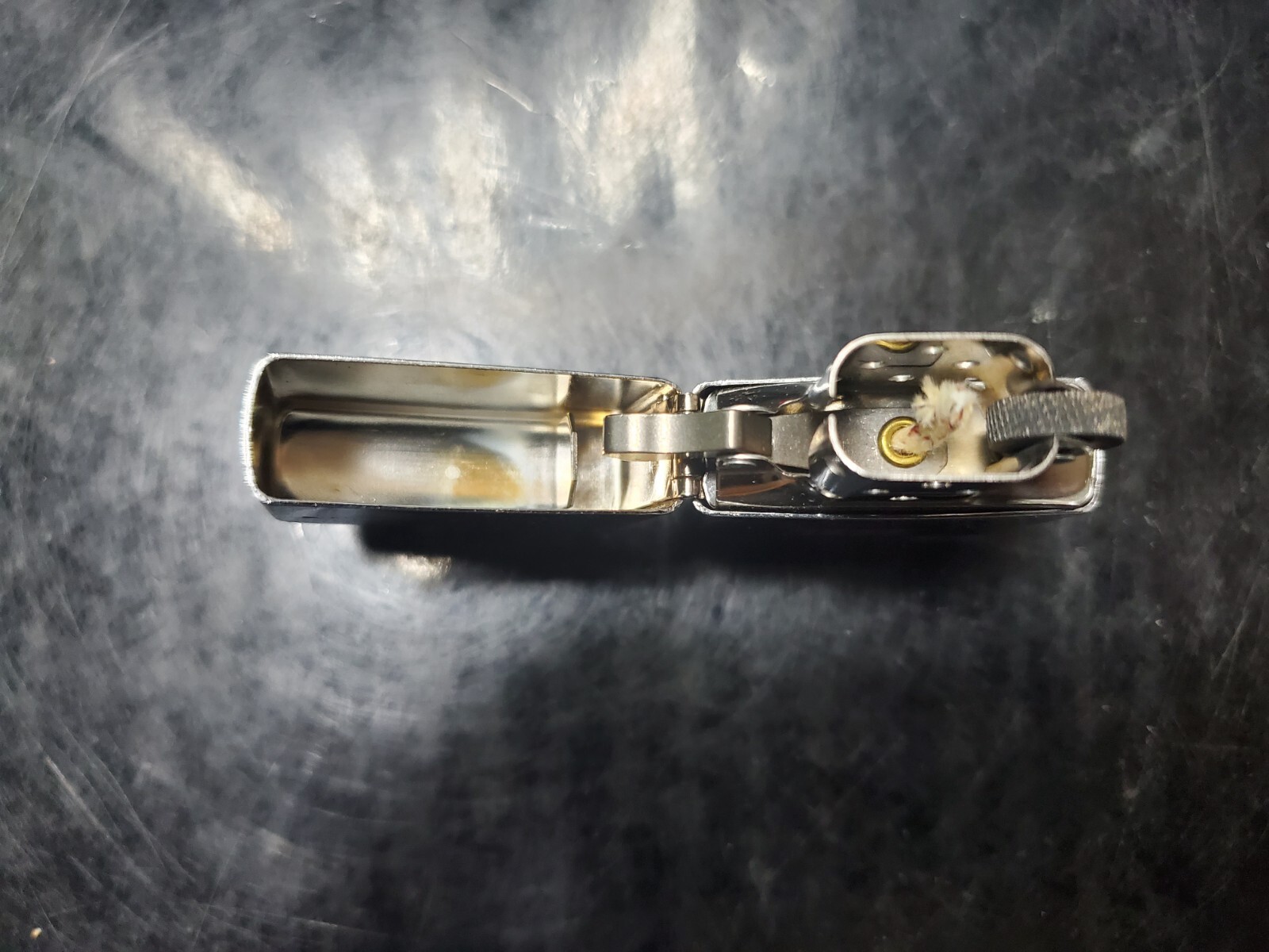 1932 Zippo Manufacturing Co. USA Commemorative 2002 Lighter Polished Chrome