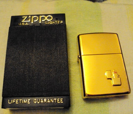 1996 High Polish Gold Plated Zippo Emblem Zippo Lighter in Orginal Case Unfired
