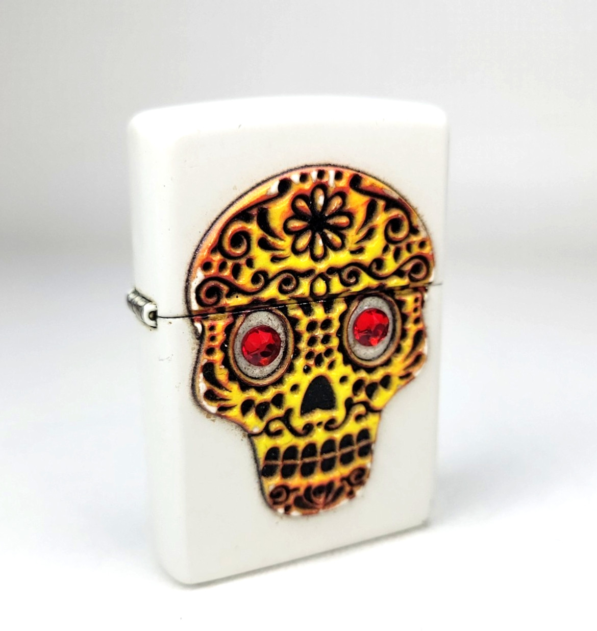 Zippo Windproof Lighter Tribal Red-Eyed Skull on White Painted Brass 2019
