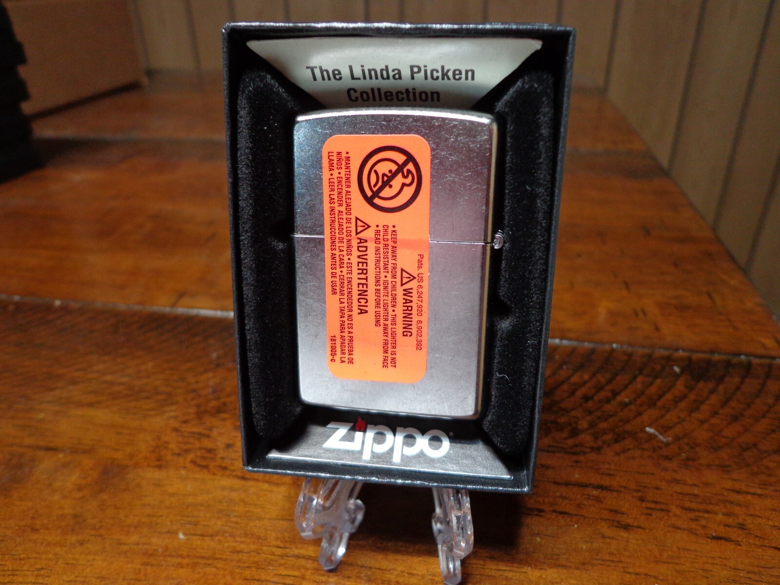 LINDA PICKEN CHOCOLATE LAB LABRADOR RETRIEVER DOG ZIPPO LIGHTER MINT IN BOX