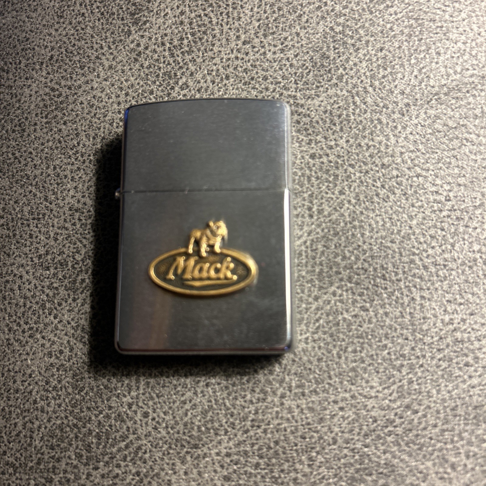 VINTAGE ZIPPO MACK TRUCKS BULLDOG EMBLEM LIGHTER (5)