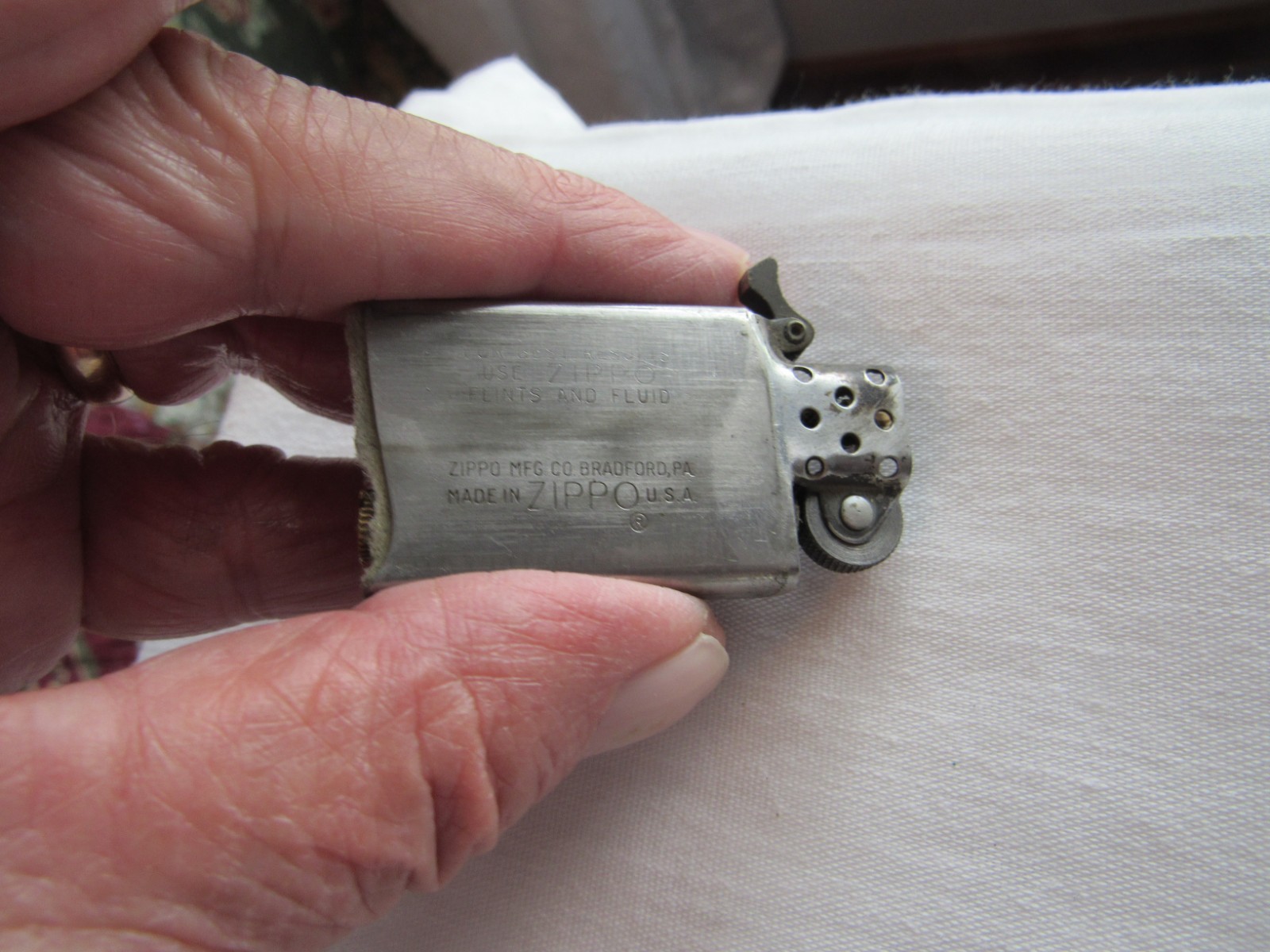 Vintage Pre-Owned Zippo Slim Cigarette Lighter Adv. American Linen 1971