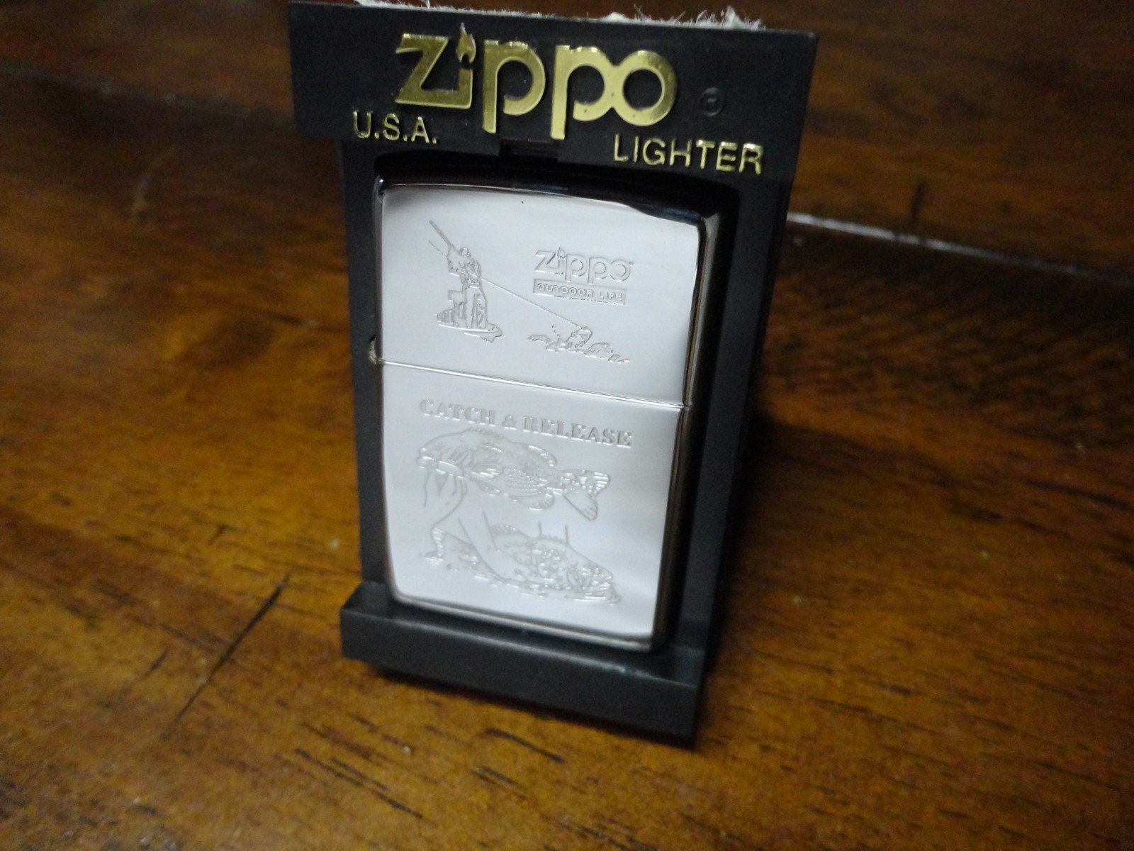 ZIPPO OUTDOOR LIFE FISHING CATCH & RELEASE ZIPPO LIGHTER MINT IN BOX 2002