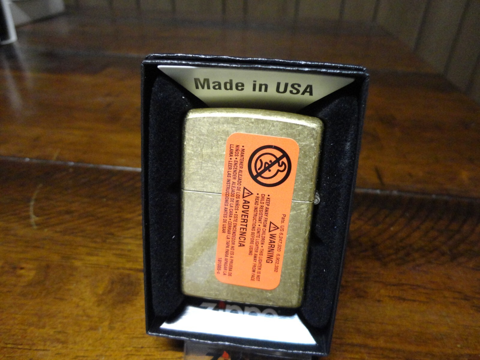 WINDY MERRY CHRISTMAS TREE HOLLY STREET BRASS ZIPPO LIGHTER MINT IN BOX 2023