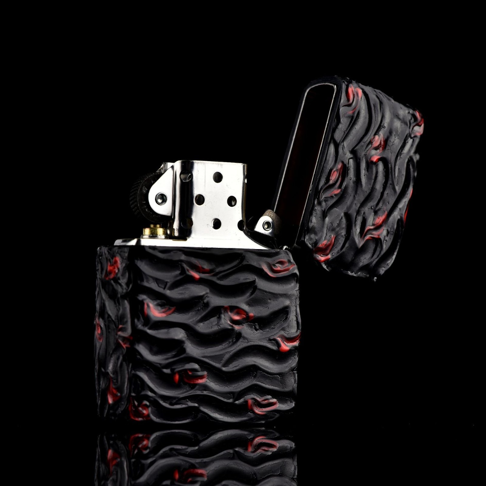 Zippo Glow in the Dark Dragon Eye Red Black 3D Relief Demon Horror Lighter
