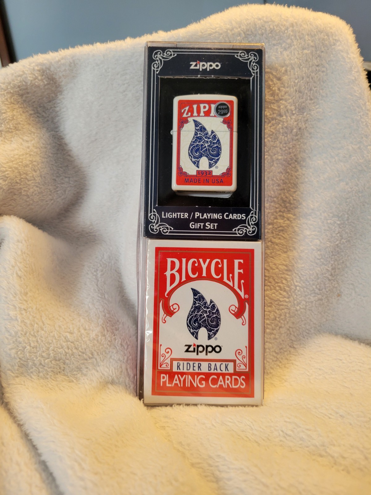 RARE 2010 Zippo Lighter – Bicycle Rider Back Playing Cards Gift Set