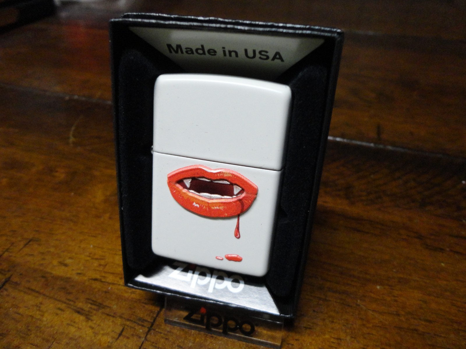 VAMPIRESS FANGS LIPS BLOOD DRIPPING 3D PRINTED ZIPPO LIGHTER MINT IN BOX