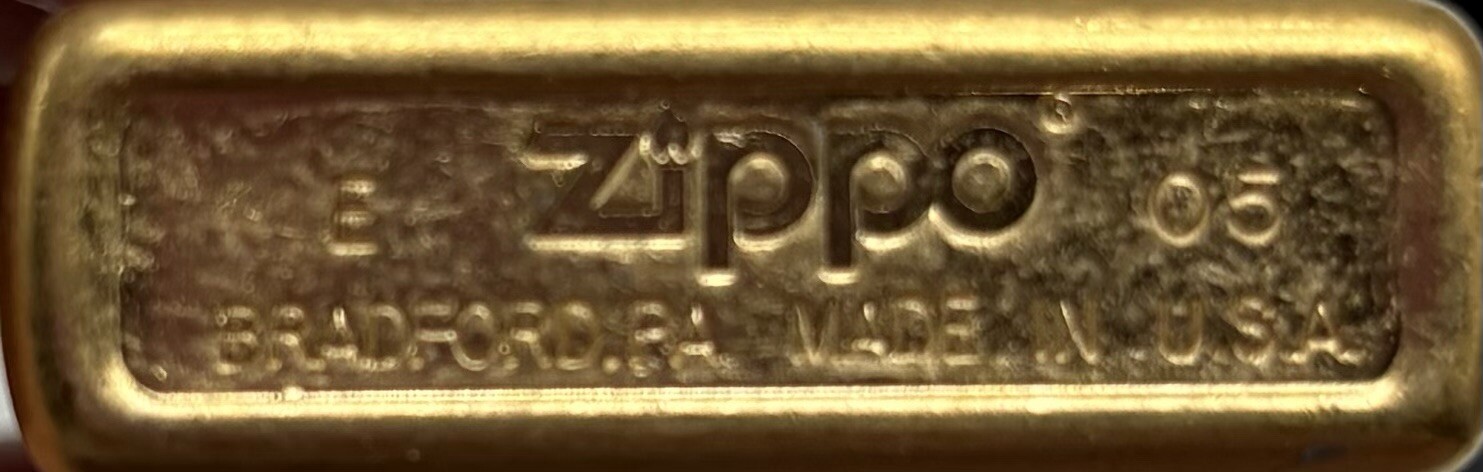 2005 National Zippo Day „Turn Up The Heat“ Gold Dust UNFIRED Lighter with Case