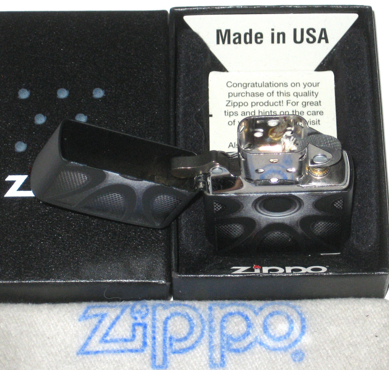 ZIPPO PREVIOUSLY COLLECTED Not Used DESIGN Lighter 28532 METALLIC BACKGROUND ’13