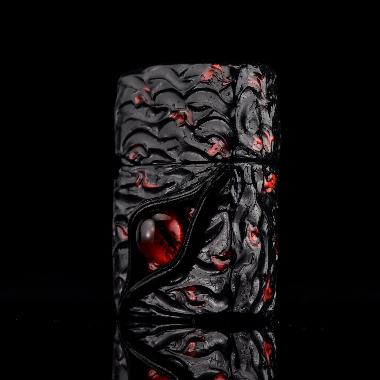 Zippo Glow in the Dark Dragon Eye Red Black 3D Relief Demon Horror Lighter