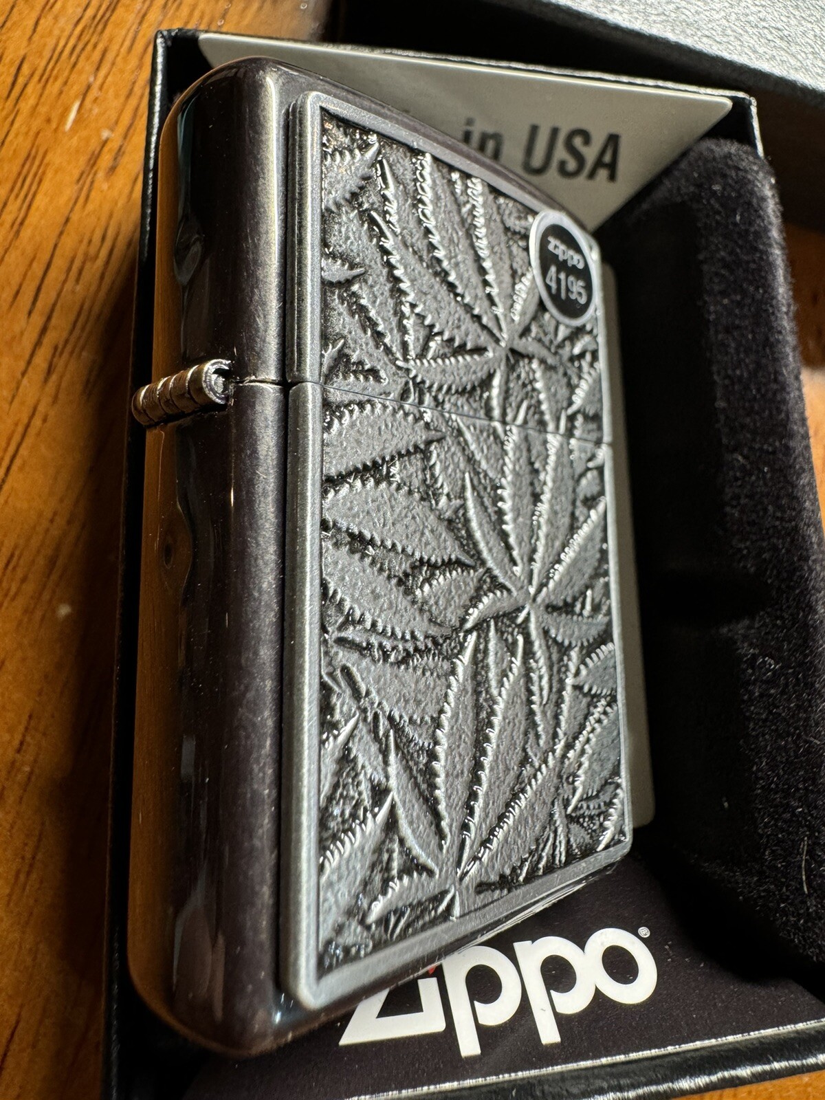 Zippo Cannabis Emblem Textured Lighter – 48123 – New