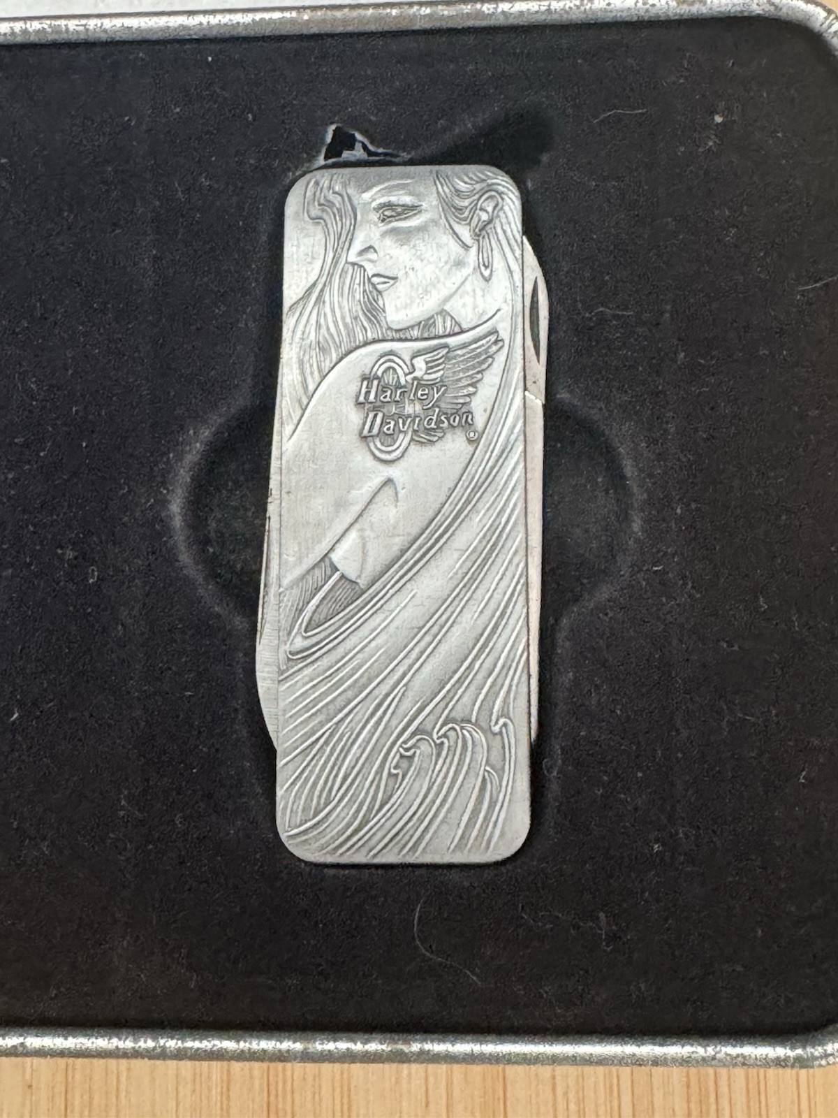 1997 ZIPPO BARRETT SMYTHE HARLEY DAVIDSON HD TATTOO GIRL LIGHTER/ KNIFE SET
