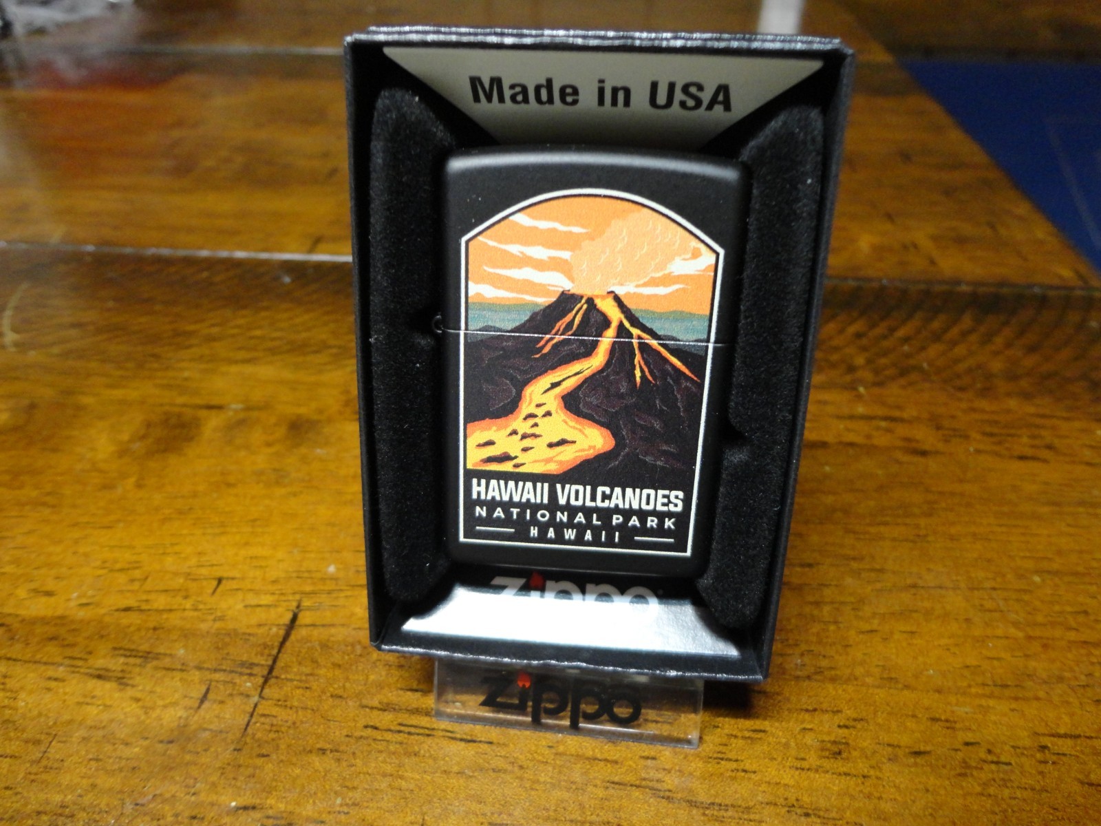 HAWAII VOLCANOES NATIONAL PARK VOLCANO ERUPTING ZIPPO LIGHTER MINT IN BOX