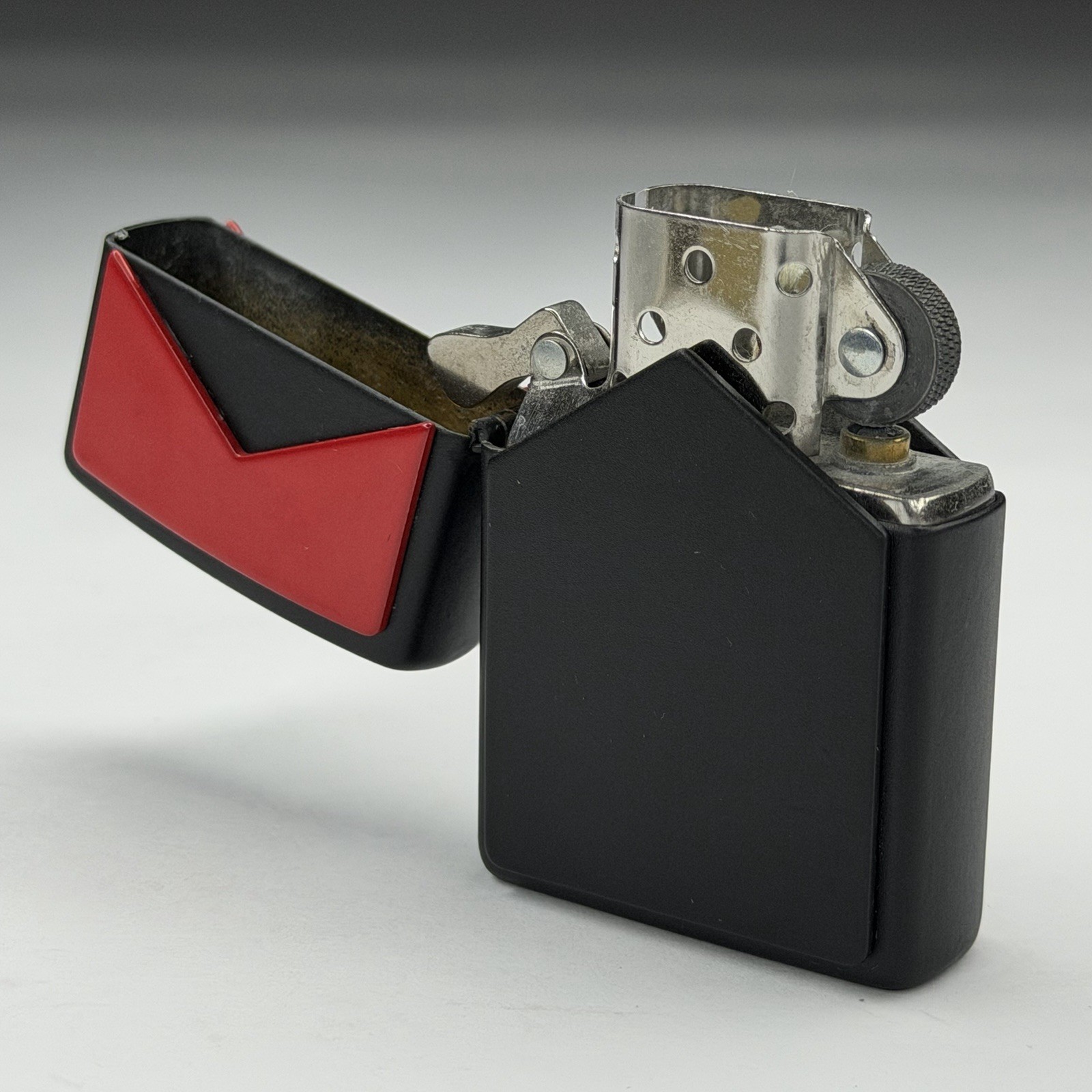 Vintage 1997 Zippo Marlboro Red Roof Red/Black Cigarette Cigar Lighter