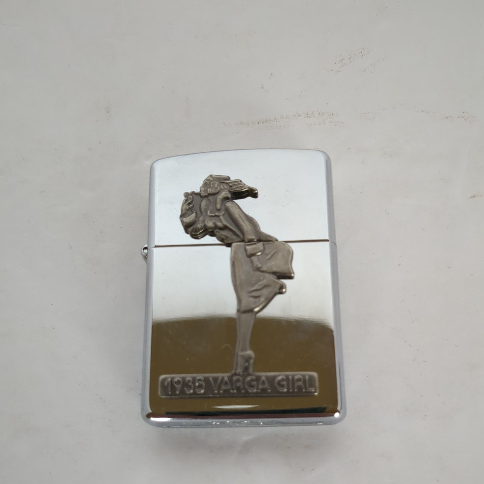 ZIPPO LIGHTER „THE VARGA GIRL 1935“ IN ORIGINAL TIN BOX, UNTORCHED/UNUSED
