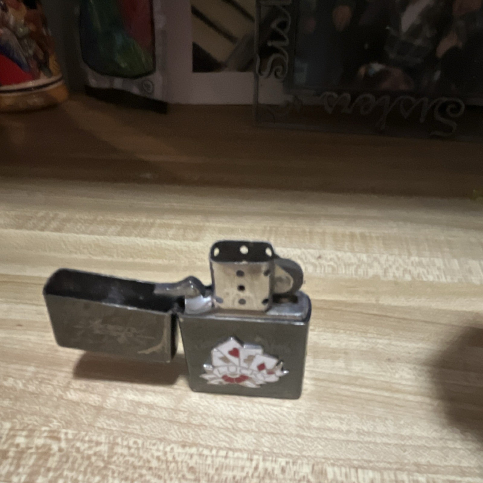 Zippo Black Pocket Lighter with „Lucky“ Playing Cards Graphic Design