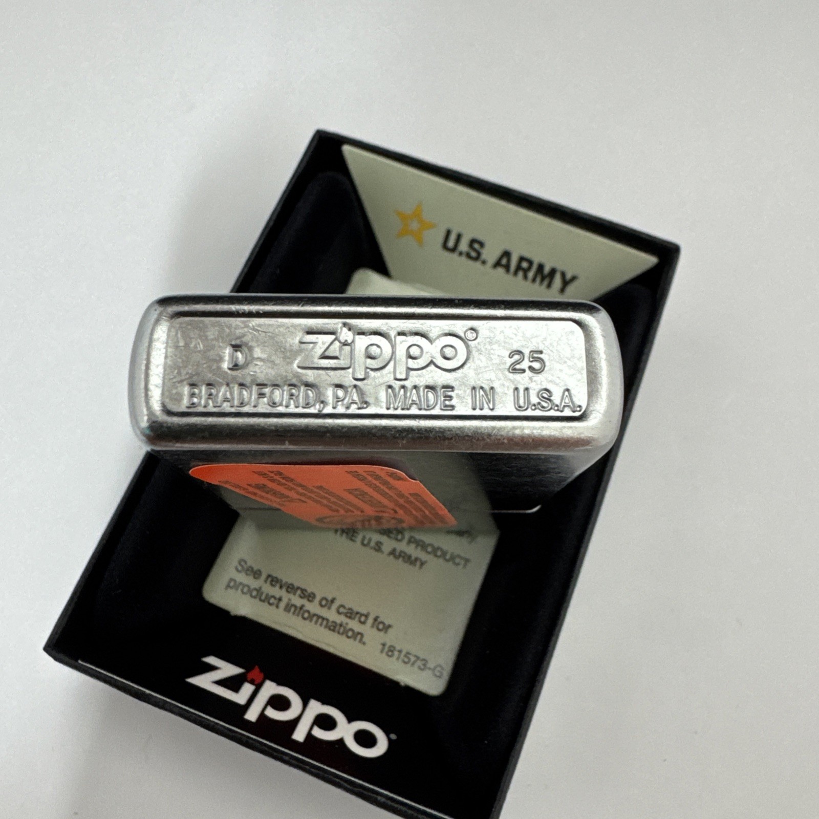 Zippo US Army and United States Flag on Street Chrome Lighter – 48557 – New