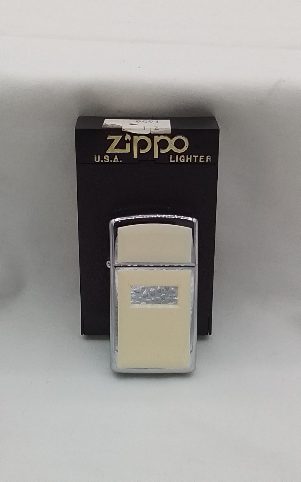 ZIPPO USA LIGHTER NEW VINTAGE NOS ORIGINAL BOX IVORY VINYL CROME SLIM ULTRALITE