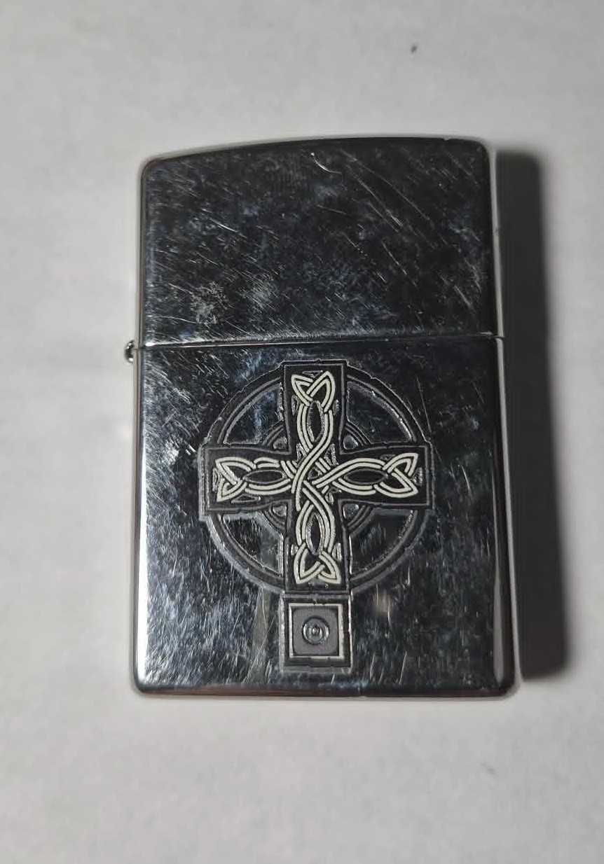 ZIPPO 2005 CELTIC CROSS POLISHED CHROME LIGHTER