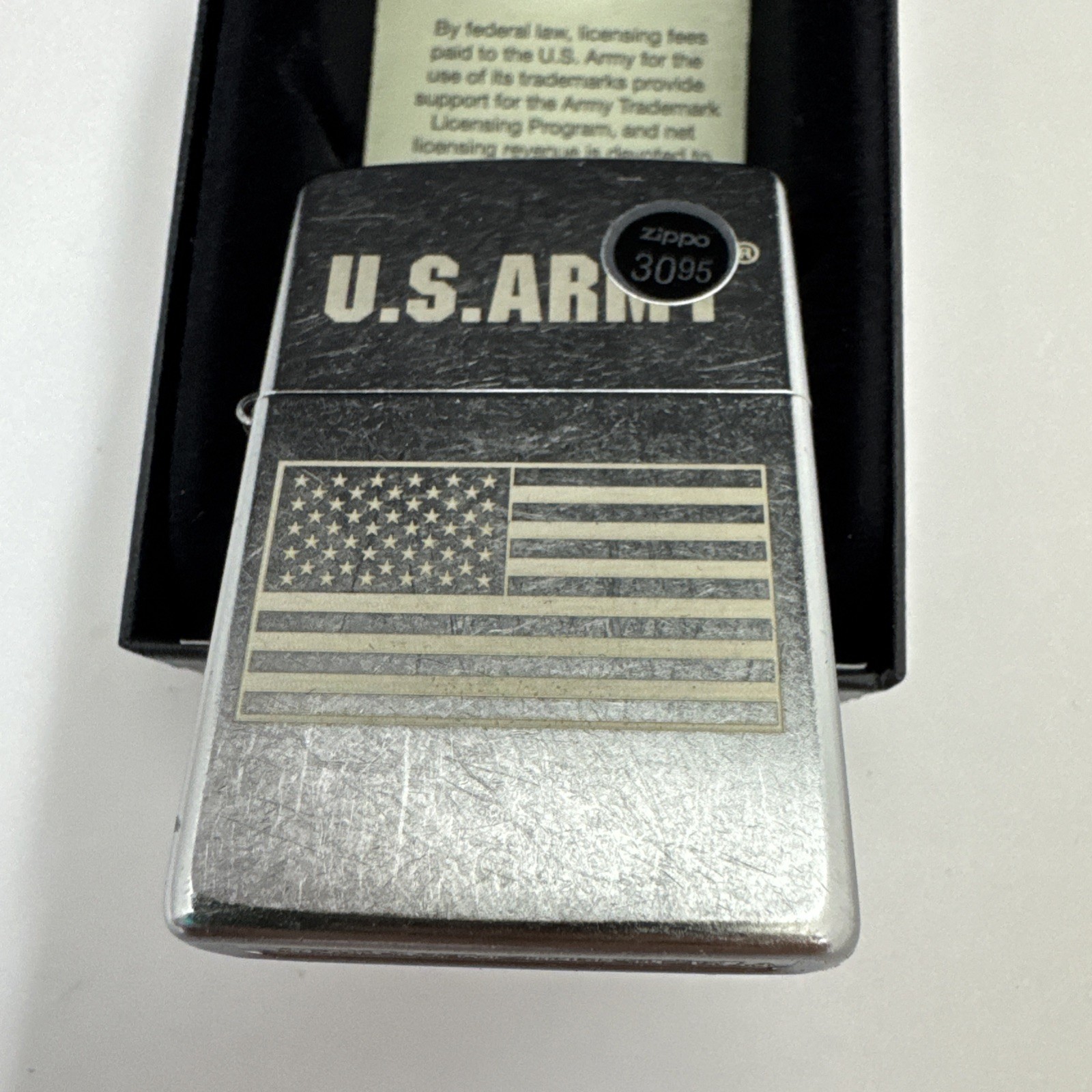 Zippo US Army and United States Flag on Street Chrome Lighter – 48557 – New
