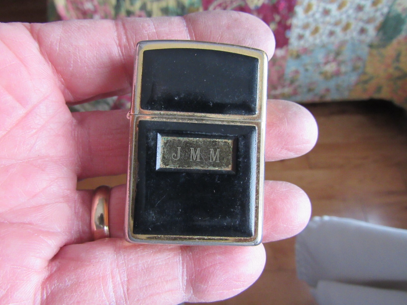 Vintage Pre-Owned Zippo Black Textured Acrylic Cigarette Lighter Goldtone G IX
