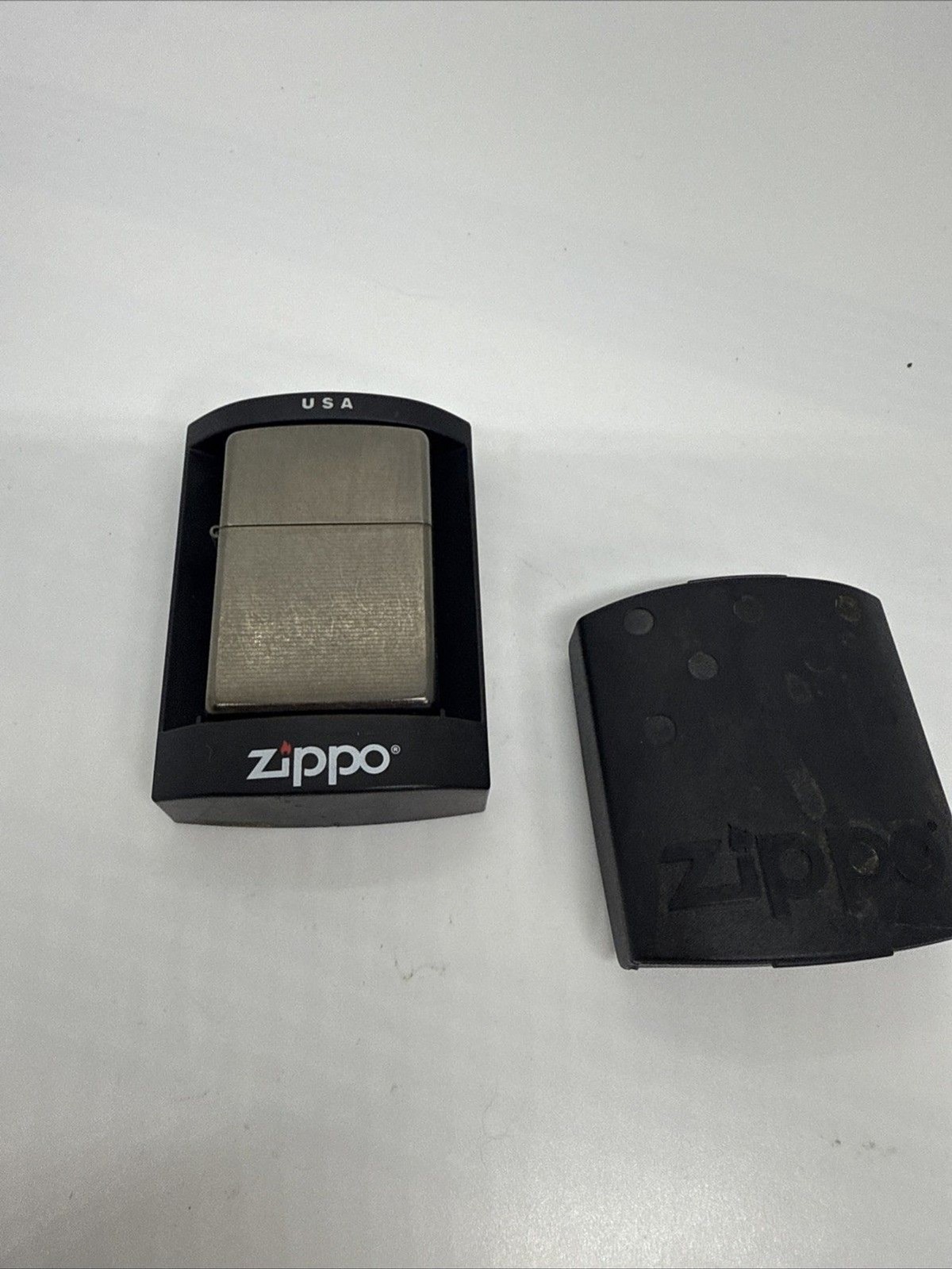 Zippo Fine Horizontal Line Lighter With Plastic Case 2005 Sealed