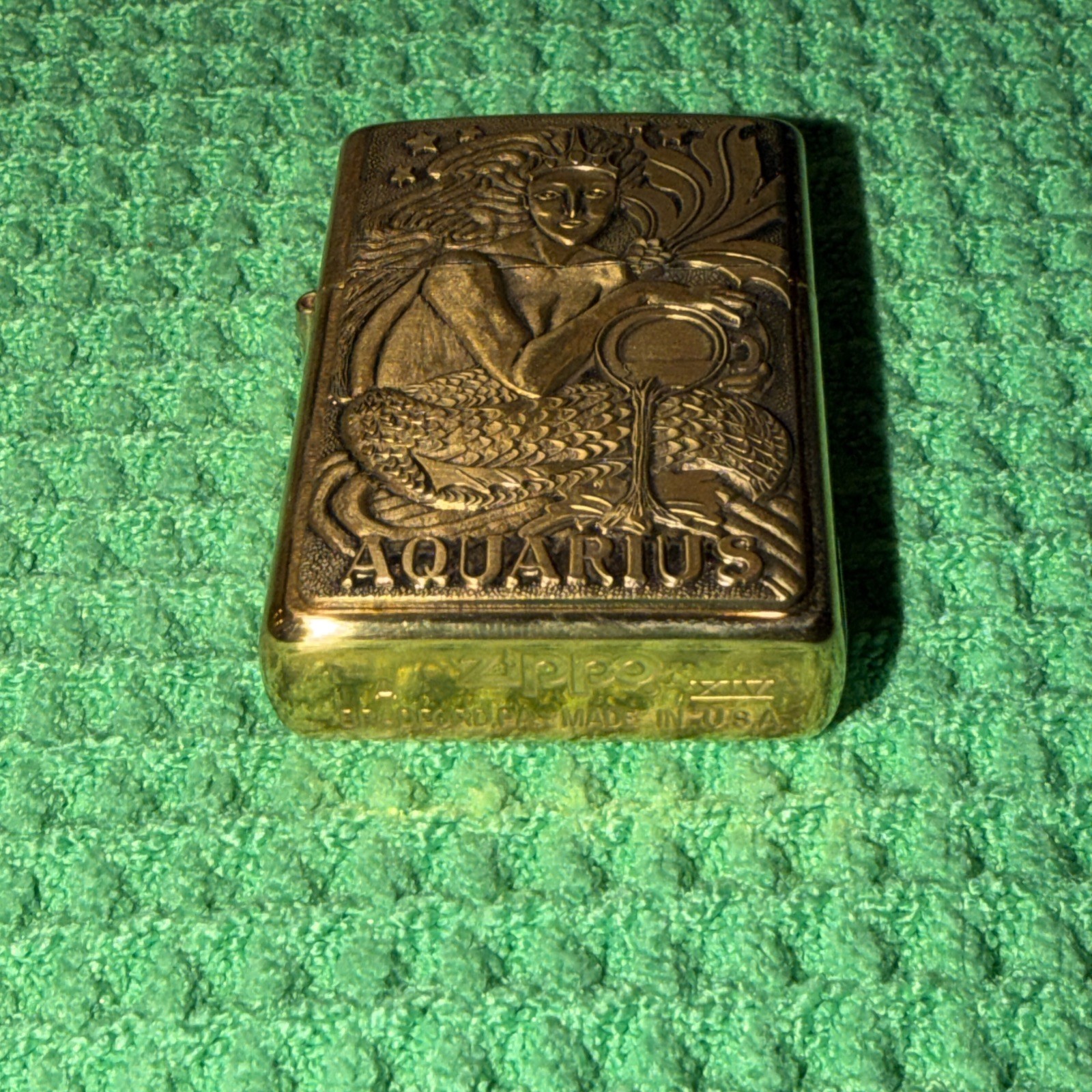 RARE 1997 LIMITED ZIPPO AQUARIUS ZODIAC BARRETT SMYTHE Brass & Unused