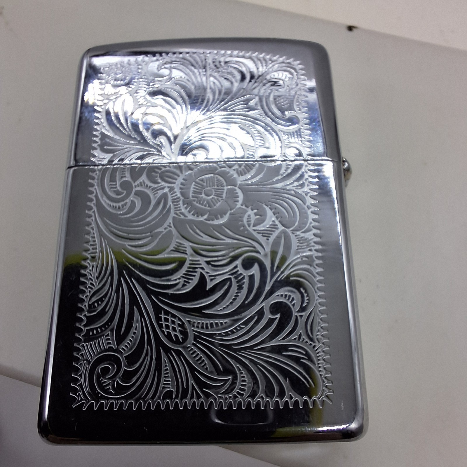 Vintage ZIPPO LIGHTER „Regular Venetian“ High Polish Chrome 352 UNUSED W/ PAPERS