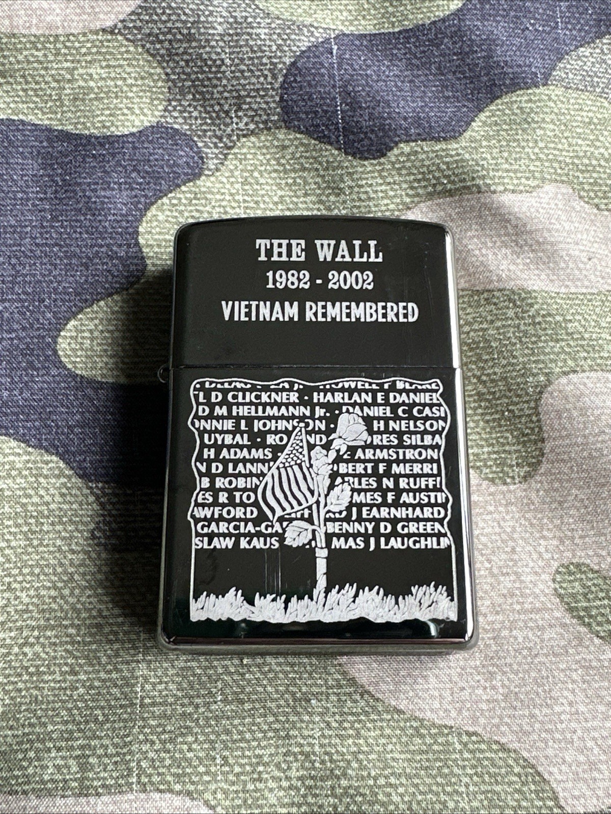 2007 Vintage Zippo Lighter – The Wall – Vietnam Remembered – Midnight Chrome